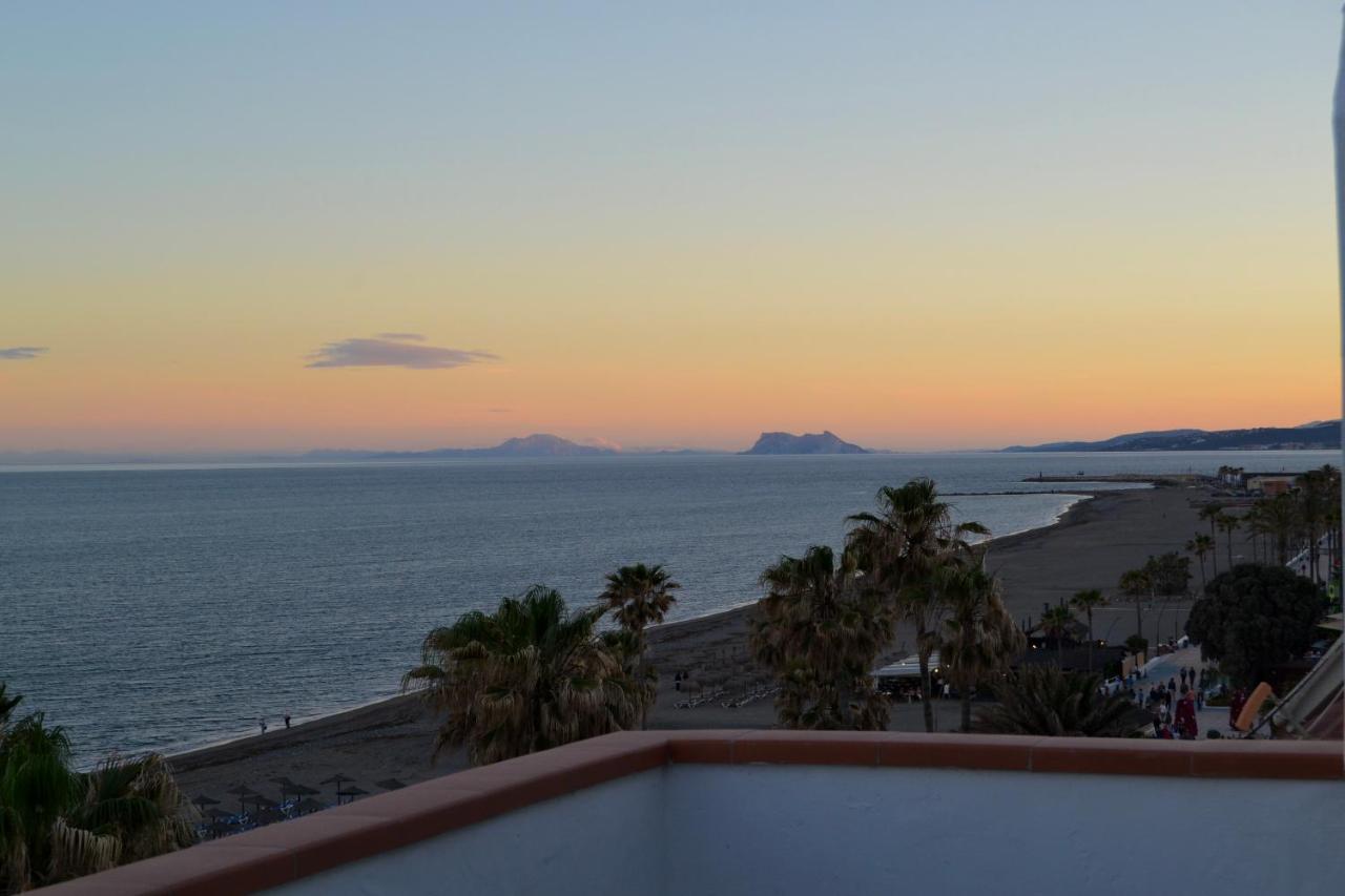 Sunnypalms - Beachfront Penthouse With Stunning Sea View Естепона Екстер'єр фото