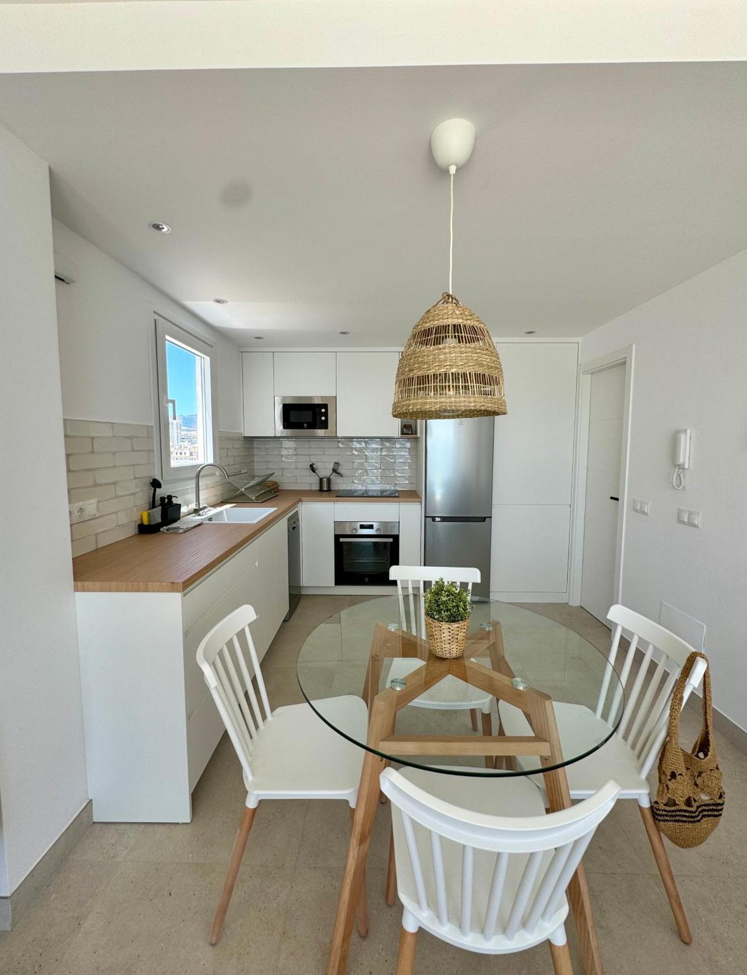 Sunnypalms - Beachfront Penthouse With Stunning Sea View Естепона Екстер'єр фото