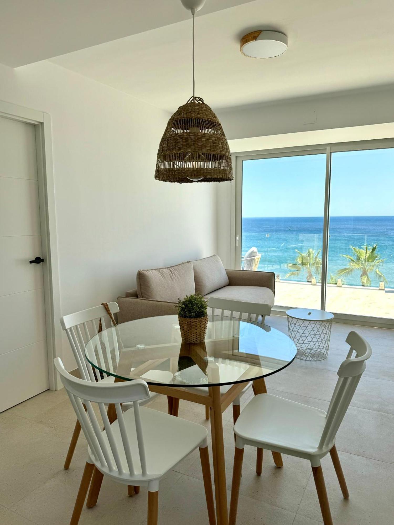 Sunnypalms - Beachfront Penthouse With Stunning Sea View Естепона Екстер'єр фото