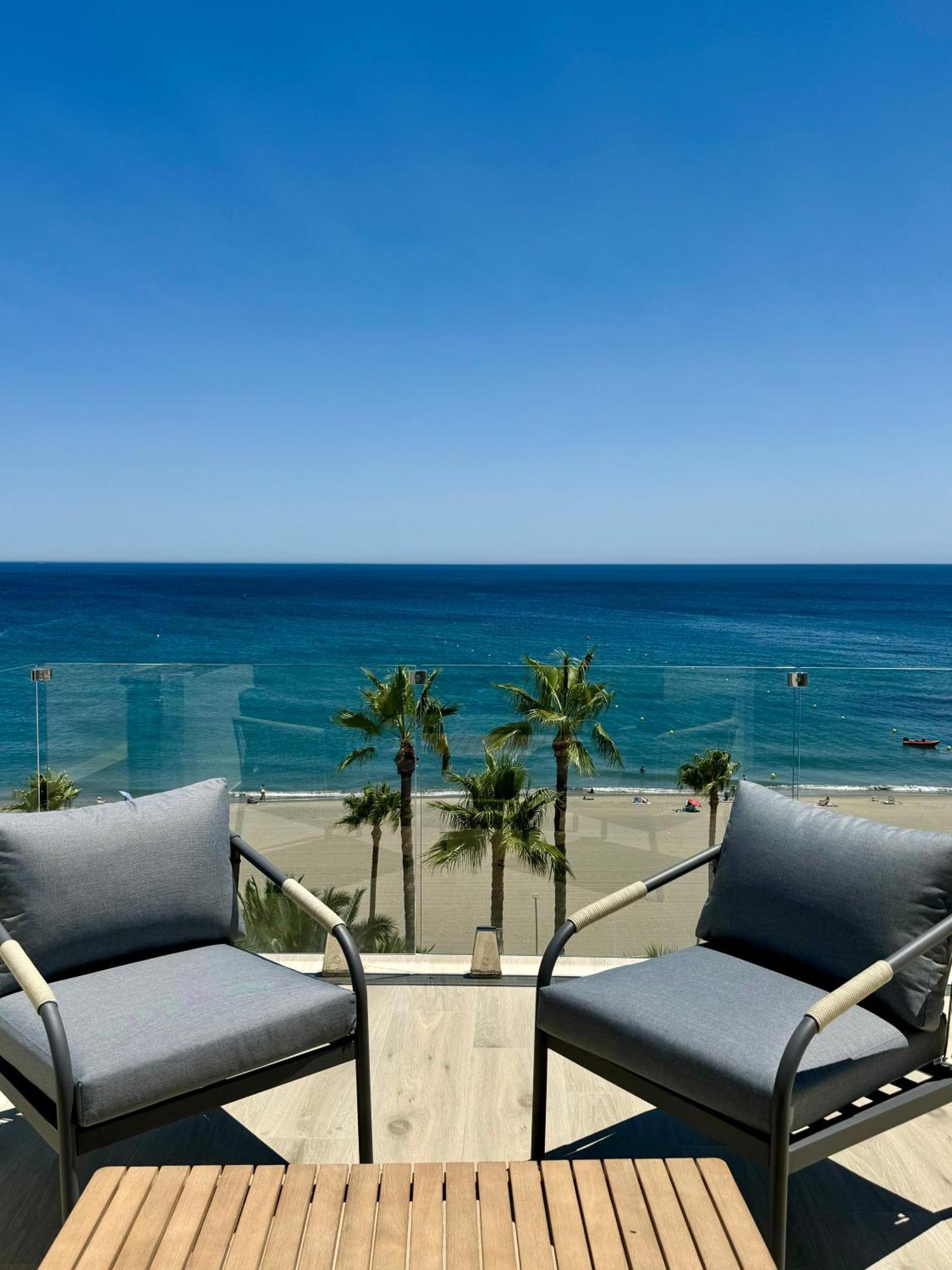 Sunnypalms - Beachfront Penthouse With Stunning Sea View Естепона Екстер'єр фото